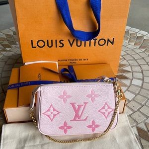 SOLD!!! Authentic Louis Vuitton Mini Pochette